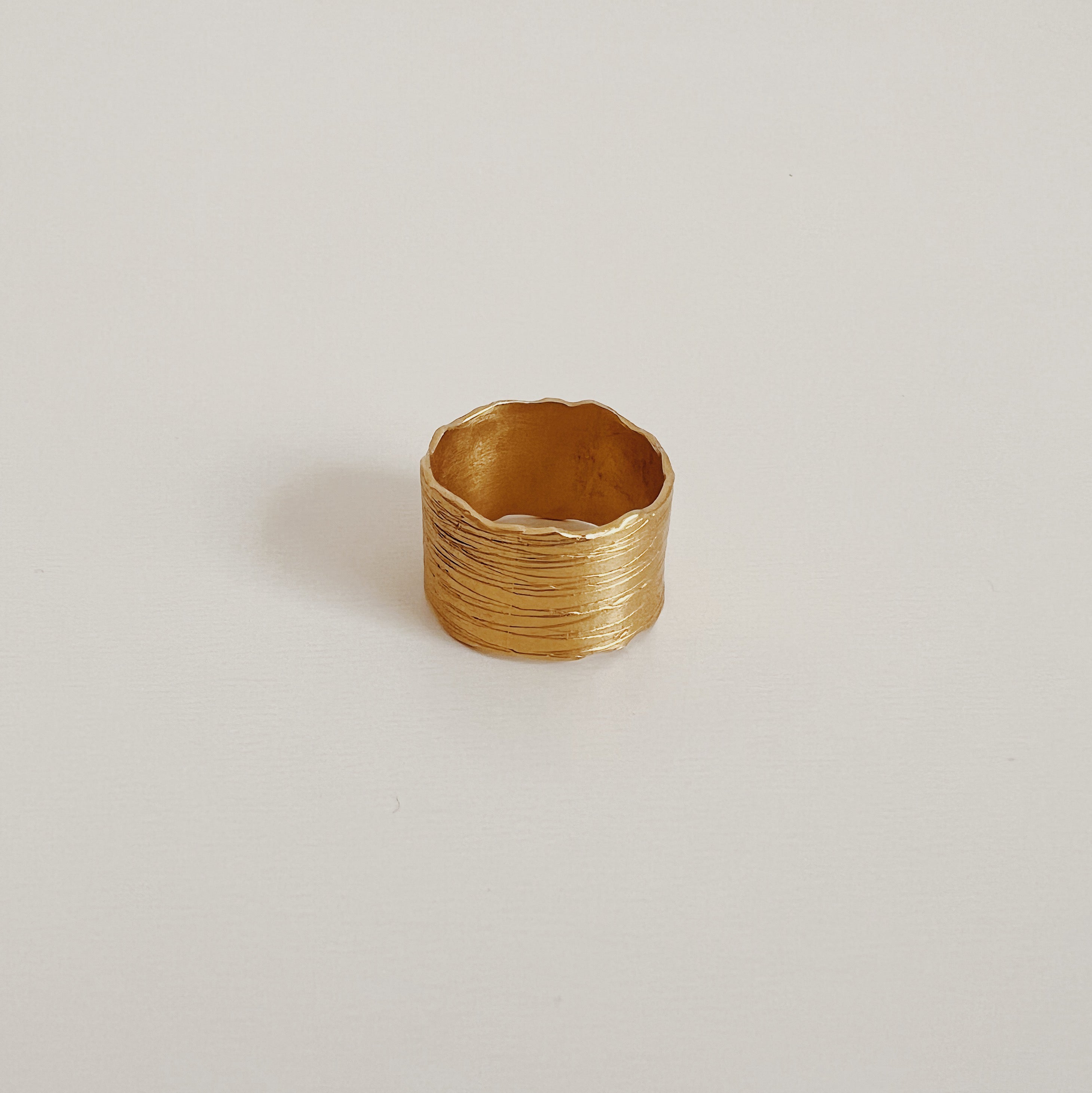 Anillo Raíces Dorado